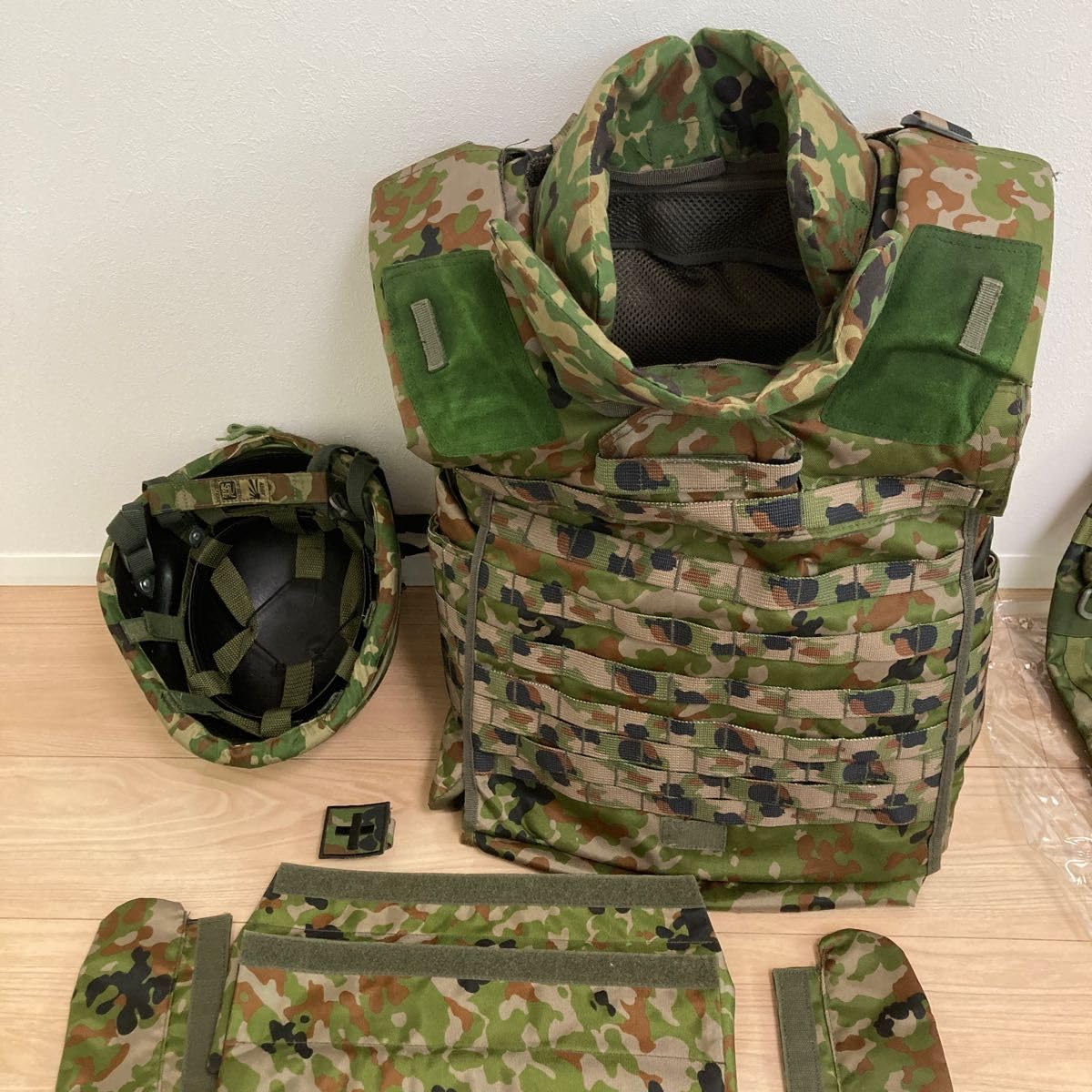 Amazon.co.jp: 陸上自衛隊 自衛隊 迷彩服 アーマー ヘルメット